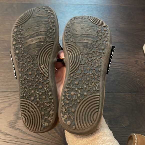 Volatile Temptress slip on sandals with asymmetrical stuff. Size 9. - Picture 3 of 3